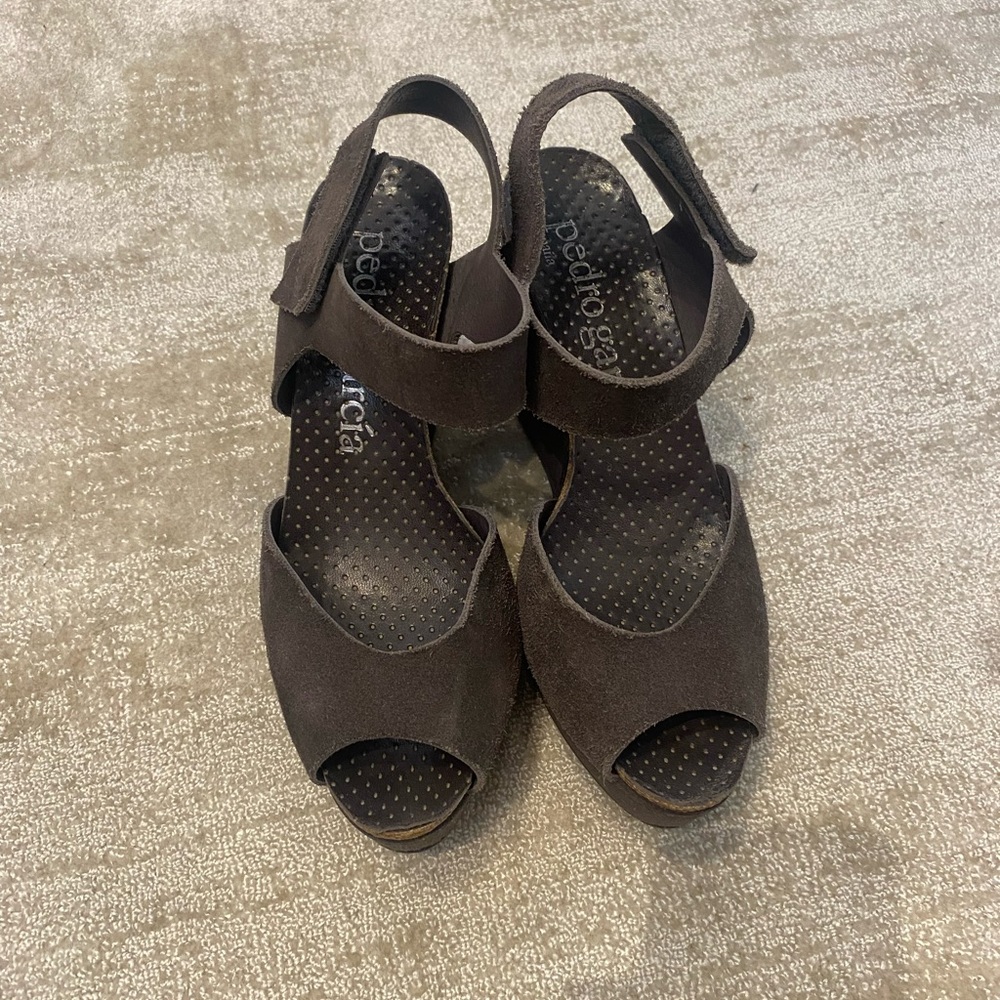 Pedro Garcia Grey Suede Wedges SZ 39